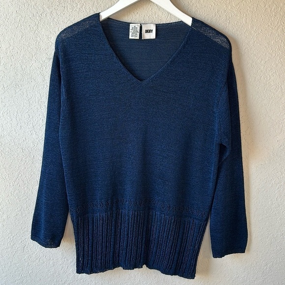 DKNY V Neck Rayon blend Top Size Medium - Picture 1 of 10